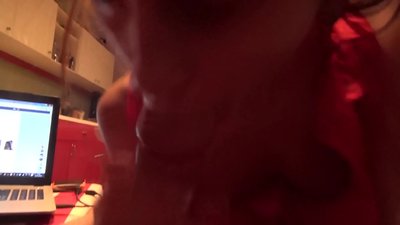 Nữ sinh hút cô ấy tinh ranh của anh trai trong khi không ai ở nhà